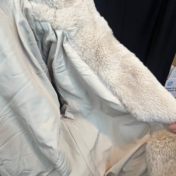 The Philosophy Woman's Toasted Cream Super Soft Faux Fur Hooded Jacket - Picture 5 of 6